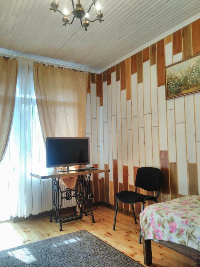 Отель "Swallow House" Tjerkasy Exteriör bild