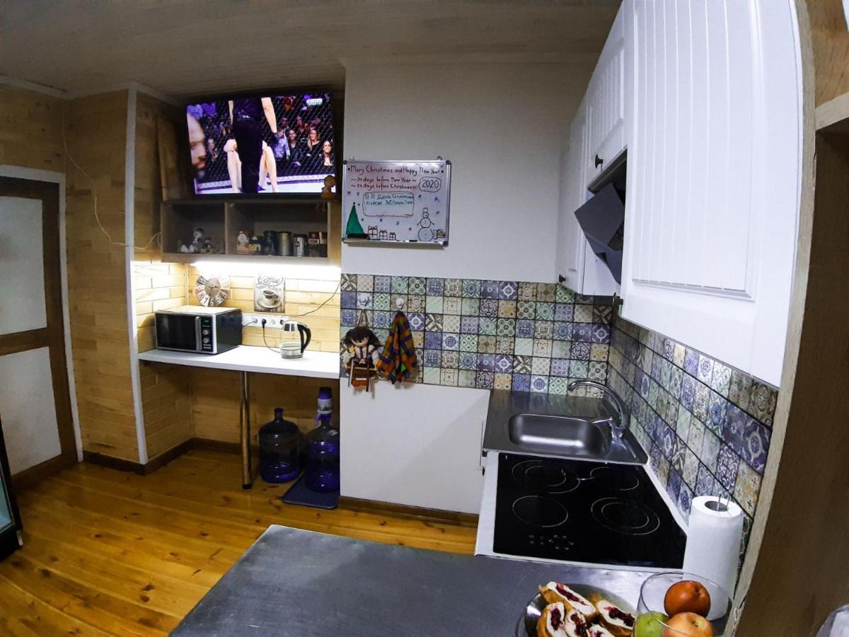 Отель "Swallow House" Tjerkasy Exteriör bild